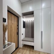 MODERN ENTRANCE STORAGE & SEATING UNIT